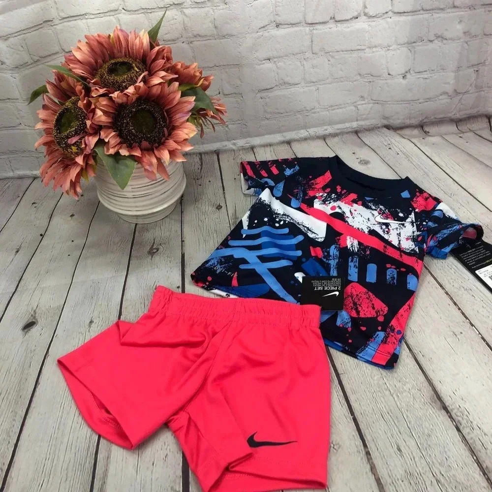 Nike T-Shirt & Shorts bright NWT activewear sportswear streetwear